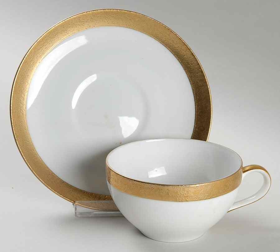 ART1 Flat Cup & Saucer Set by Arita-1