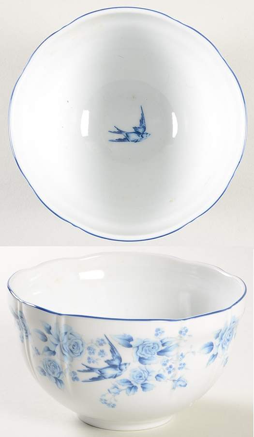 Blue Damask Oatmeal Bowl by Arita-1