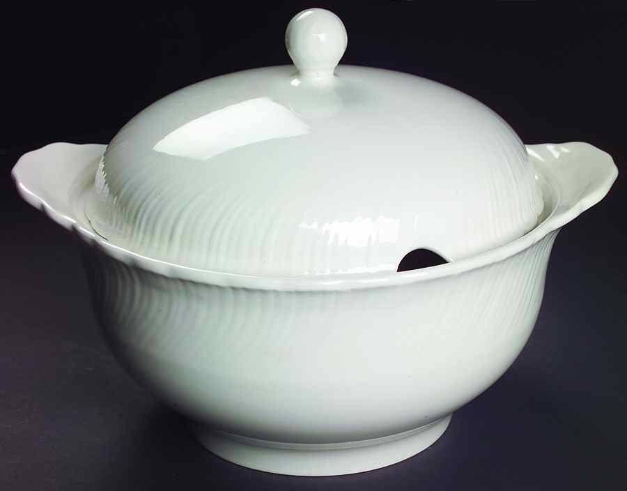 Casablanca Tureen &  Lid by Arita-1