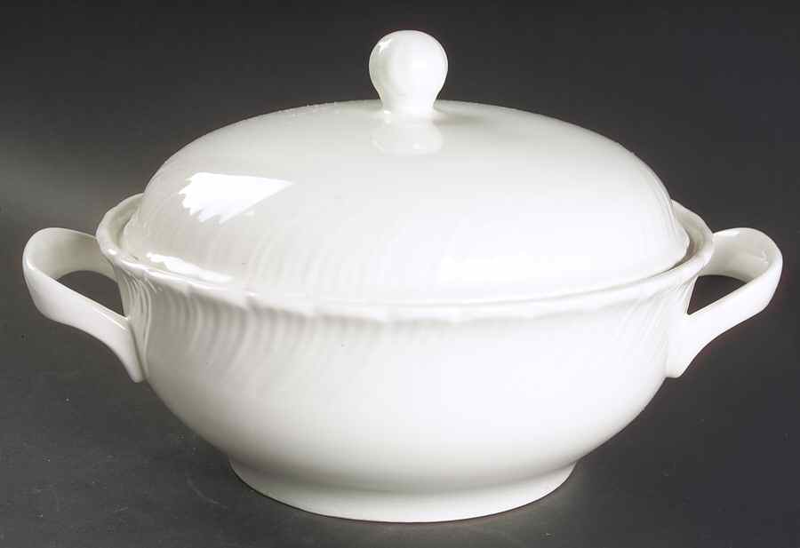 Casablanca Round Covered Vegetable by Arita-1