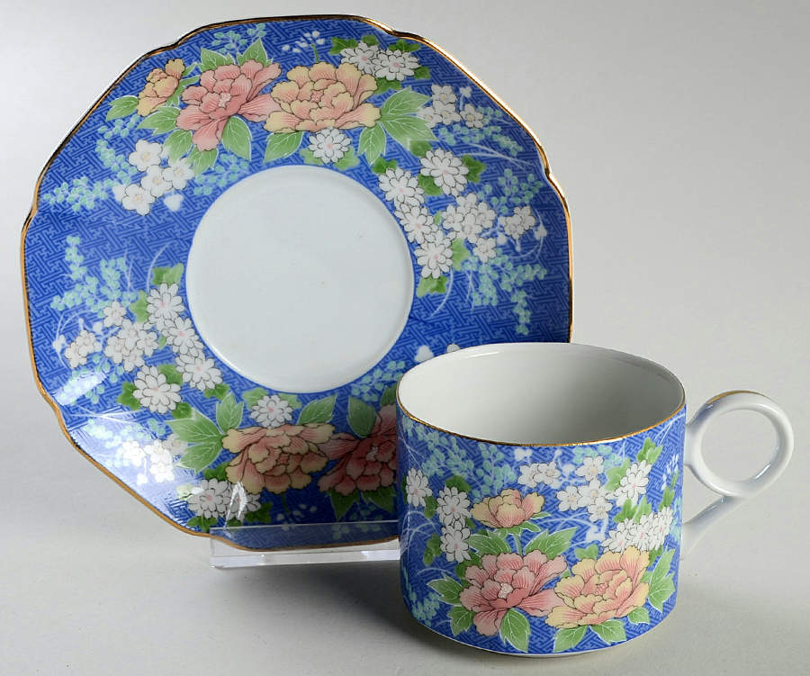 Echo Flat Cup & Saucer Set by Arita-1