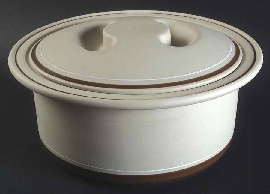 Genesis Beige 3 Quart Round Covered Casserole by Arita-1