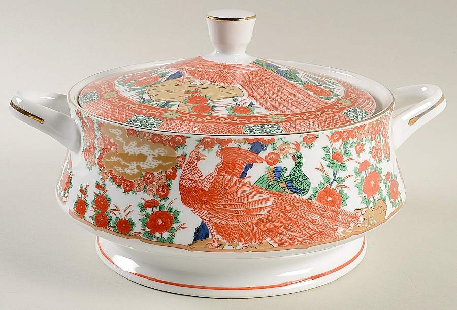 Imari Peacock Round Covered Vegetable by Arita-1