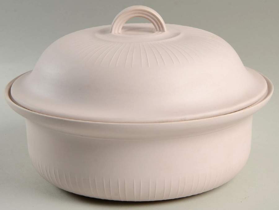 Lagoon Pink 2.5 Qt Round Covered Casserole by Arita-1
