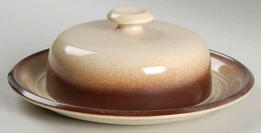 Nutmeg Round Covered Butter by Arita-1
