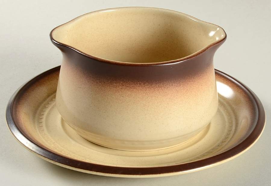 Nutmeg Round Gravy Boat & Underplate by Arita-1