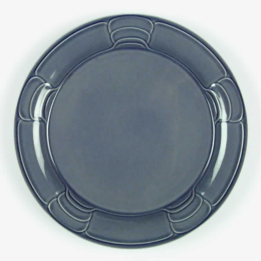 Sculptura Gray Dinner Plate by Arita-1