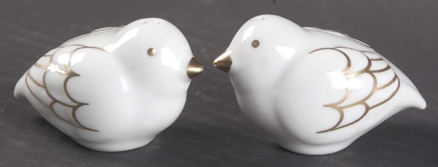 Victoria's Garden Salt & Pepper Set by Arita-1