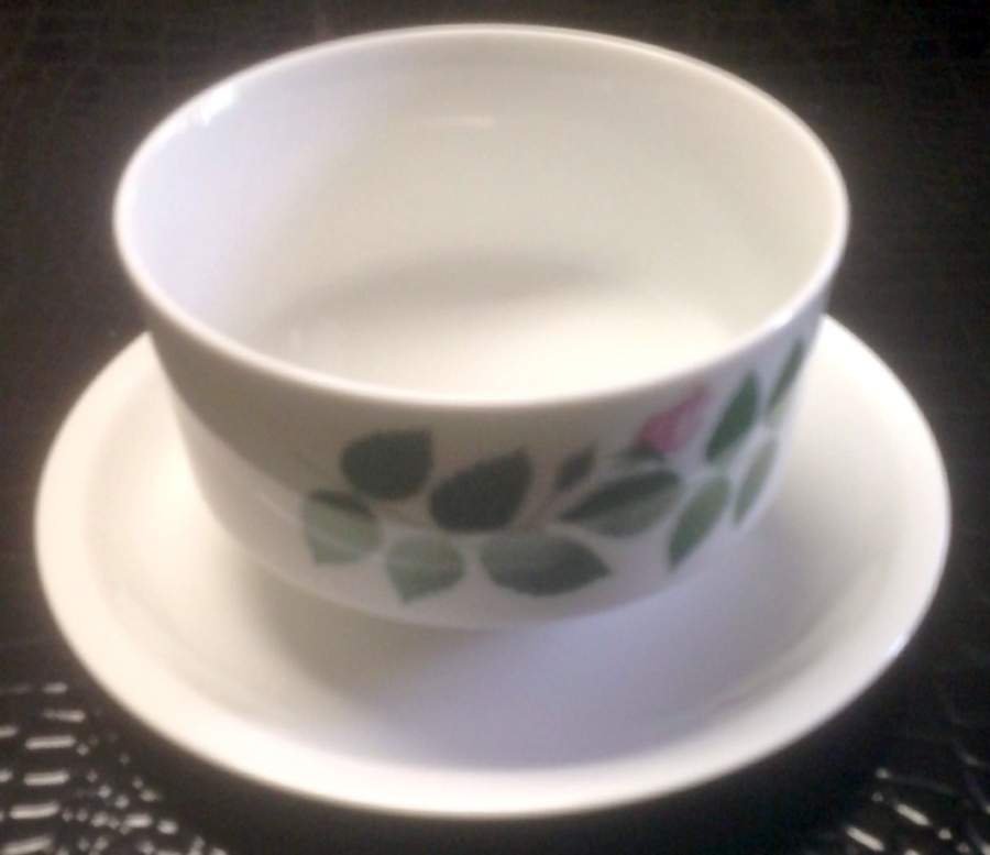 ARZ9 Gravy Boat with Attached Underplate by Arzberg-1