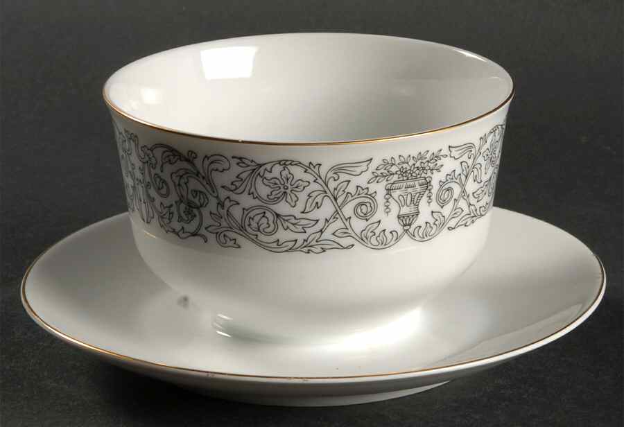 Medici Black Gravy Boat with Attached Underplate by Arzberg-1