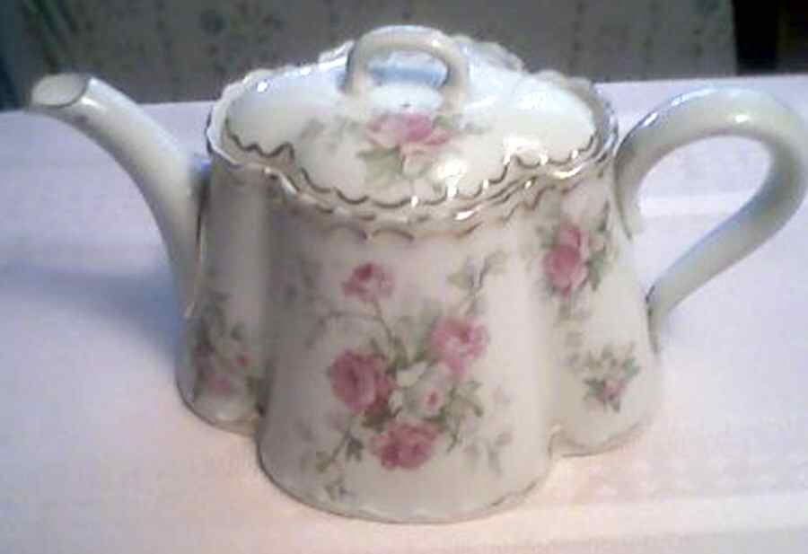 AUS28 (O. & E.G) Small Teapot & Lid by Austria-1