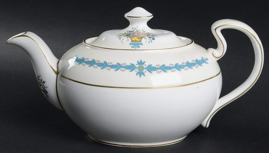 Cambridge (Smooth) Teapot & Lid by John  Aynsley & Sons-1