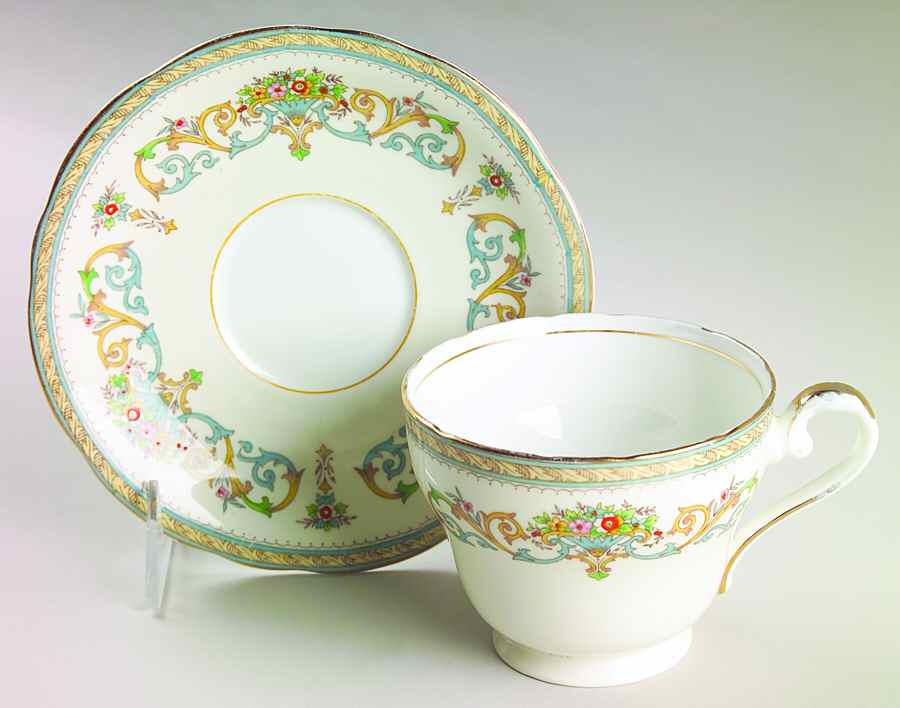 Henley (Scalloped, Gold Trim) Oversized Cup & Saucer Set by John  Aynsley & Sons-1