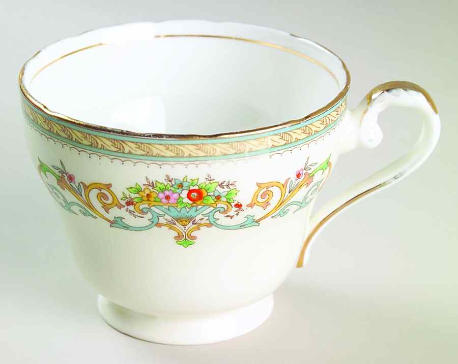 Henley (Scalloped, Gold Trim) Oversized Cup by John  Aynsley & Sons-1