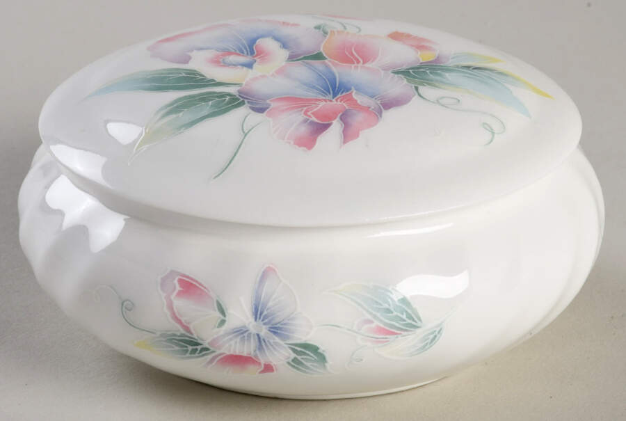 Little Sweetheart Round Box & Lid by John  Aynsley & Sons-1