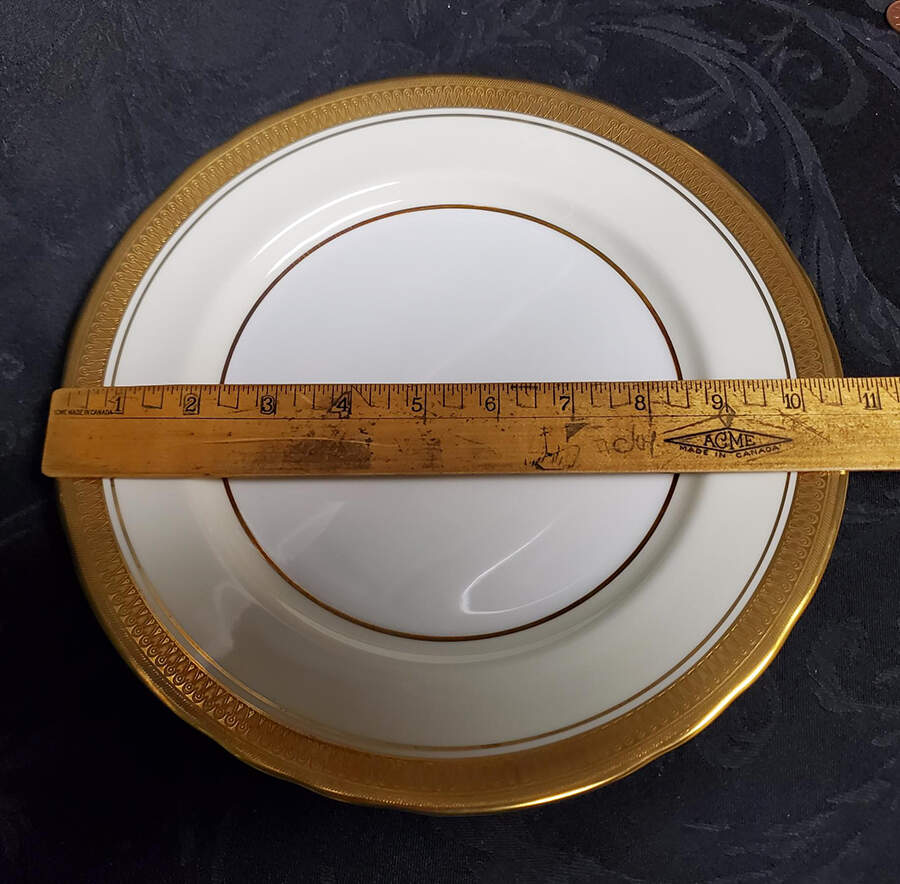 Sandringham (Scalloped) Dinner Plate by John  Aynsley & Sons-1
