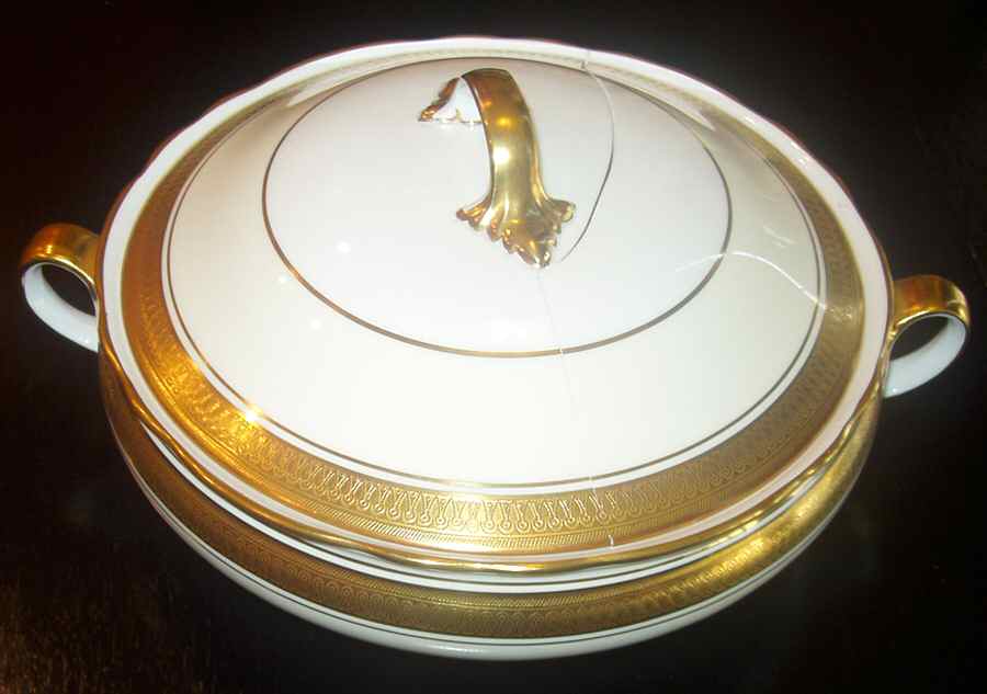Sandringham (Scalloped) Round Covered Vegetable by John  Aynsley & Sons-1