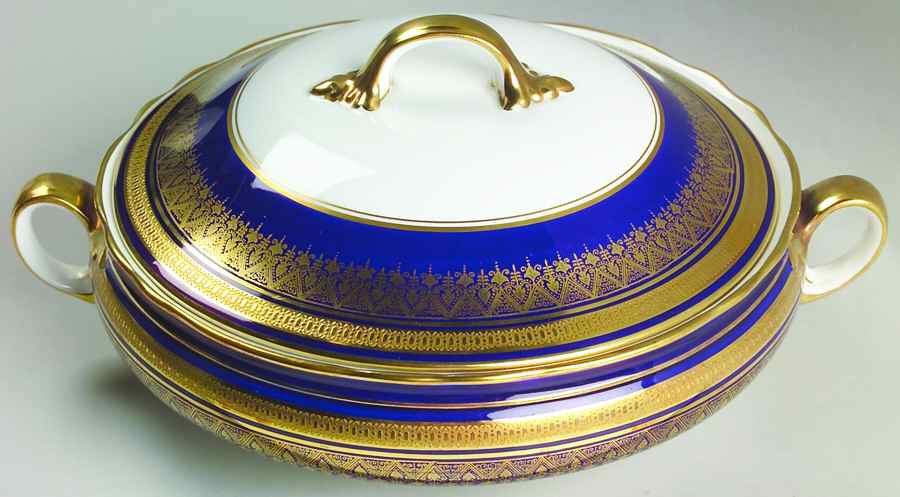 Simcoe (Scalloped) Round Covered Vegetable by John  Aynsley & Sons-1