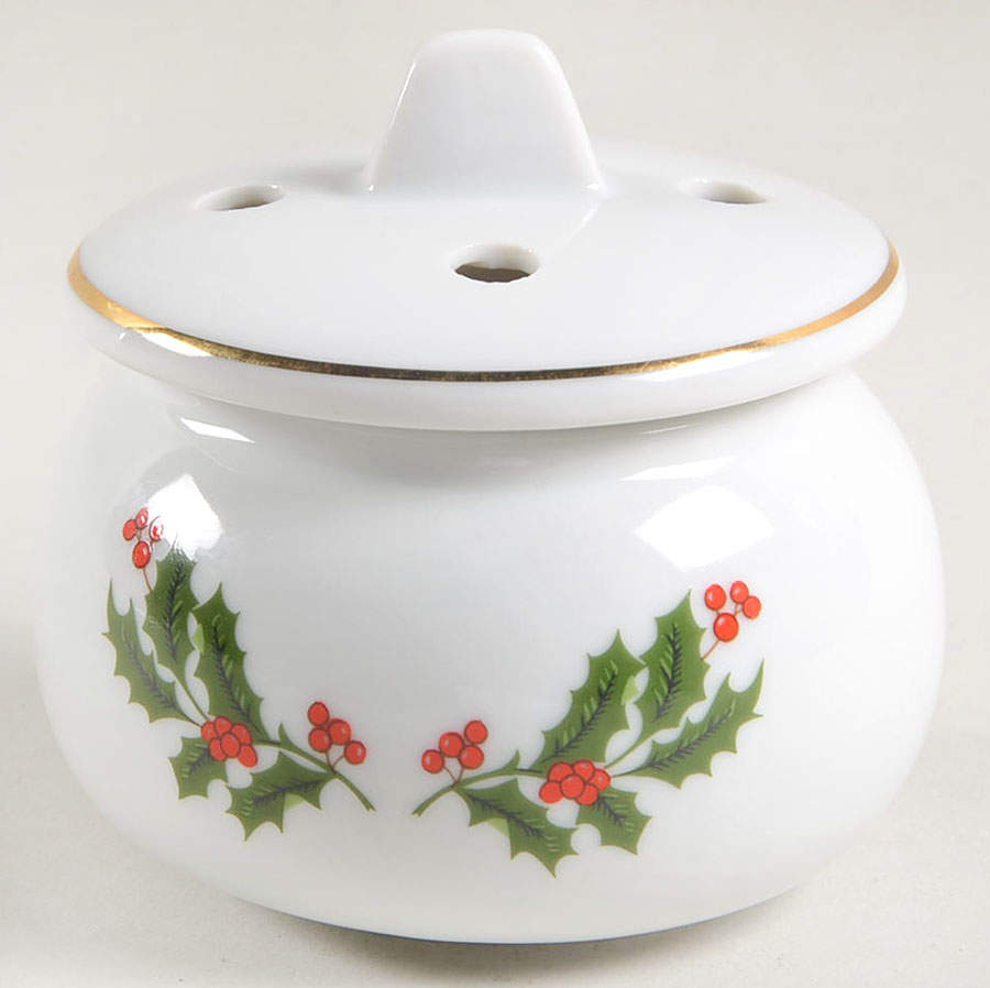 Christmas Holly (Porcelain) Potpourri Simmerer by All the Trimmings-1