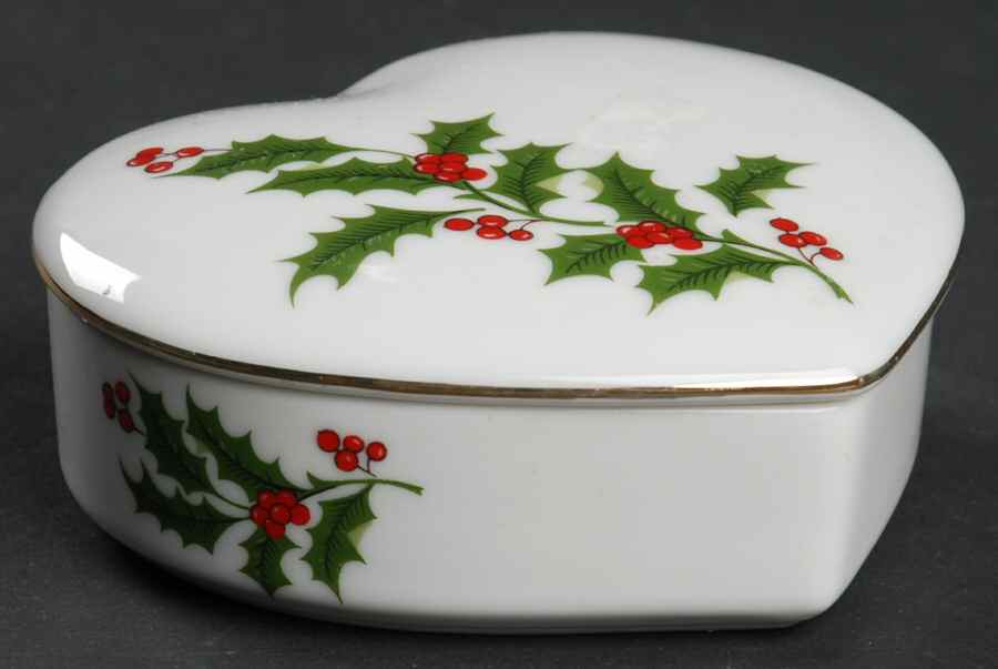 Christmas Holly (Porcelain) Heart Shape Box & Lid by All the Trimmings-1