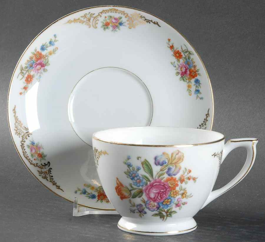AIC13 Footed Cup & Saucer Set by Aichi-1