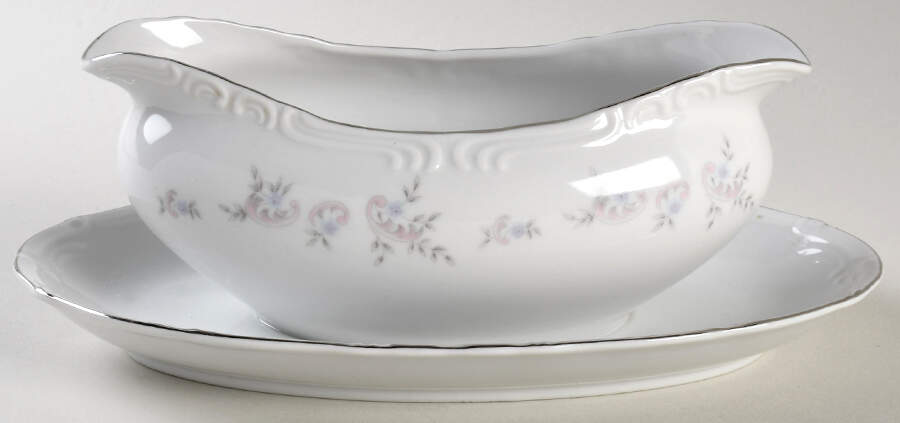 ART11 Gravy Boat with Attached Underplate by Arita-1