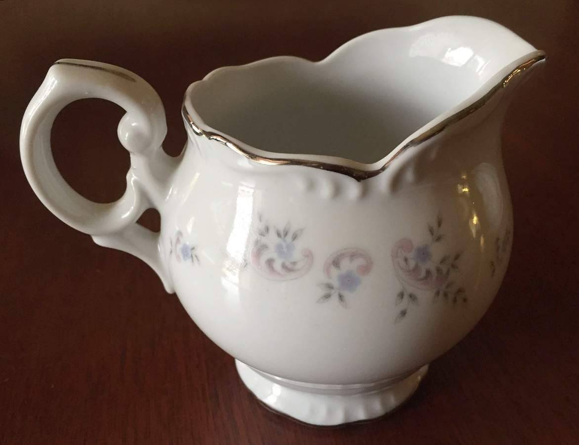 ART11 Creamer by Arita-1