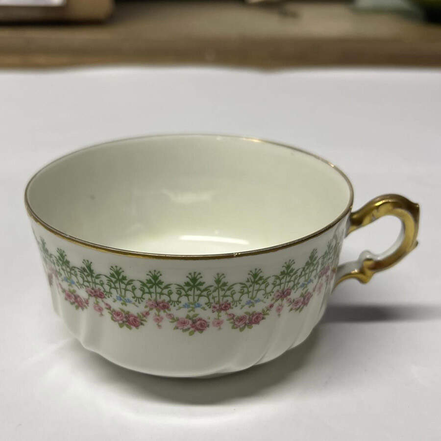 AHR244 Footed Cup by Charles Ahrenfeldt-1