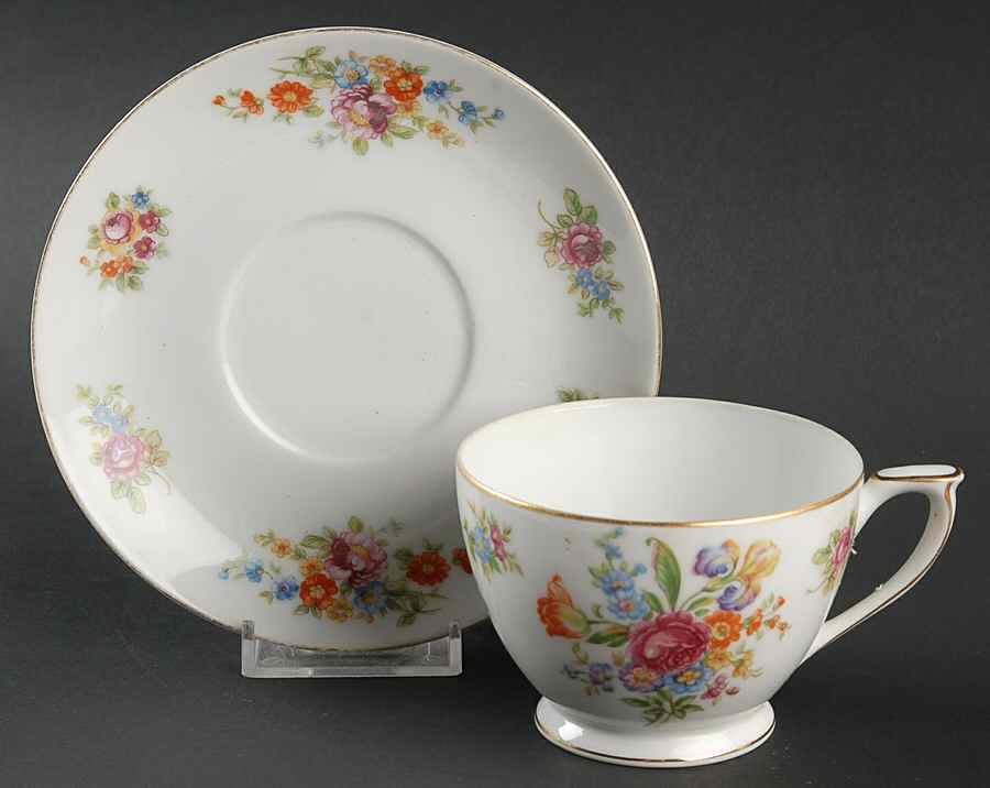 AIC17 Footed Cup & Saucer Set by Aichi-1