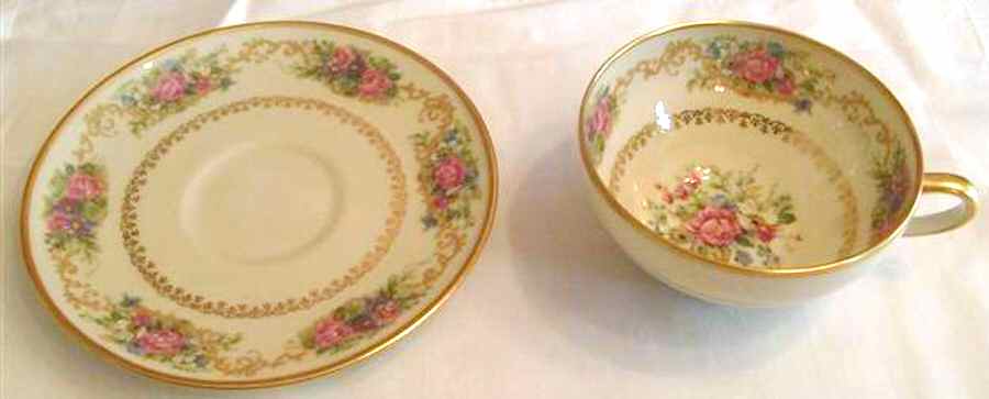 Geneve Flat Cup & Saucer Set by Charles Ahrenfeldt-1