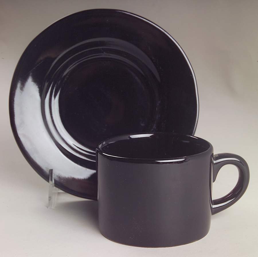 Black Flat Cup & Saucer Set by Alacarte-1