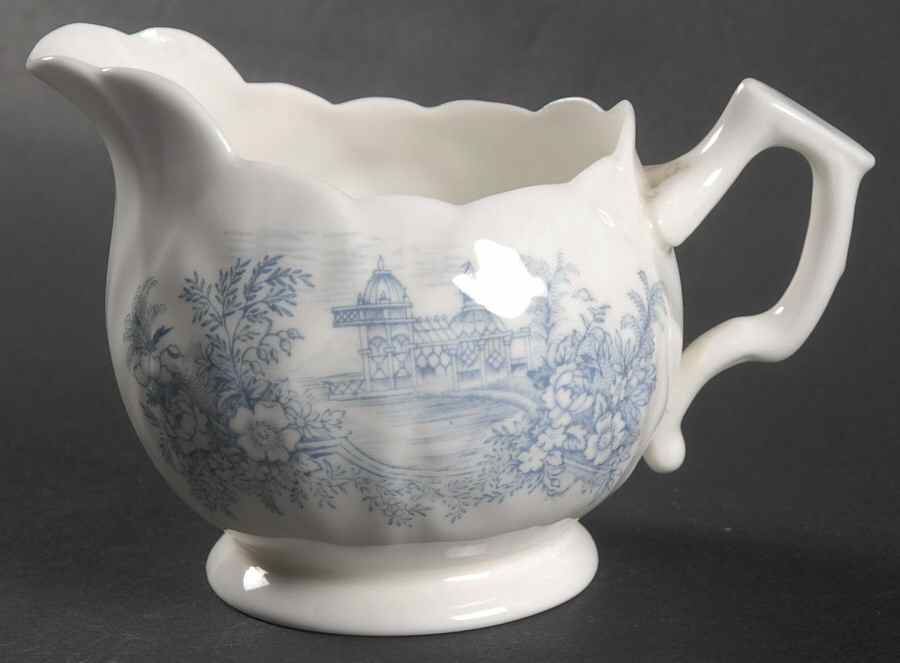 AYN55 Creamer by John  Aynsley & Sons-1