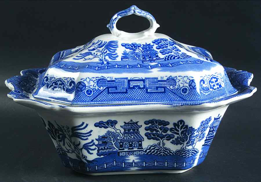 Willow Blue (Scalloped) Oval Tureen & Lid by Allerton's-1