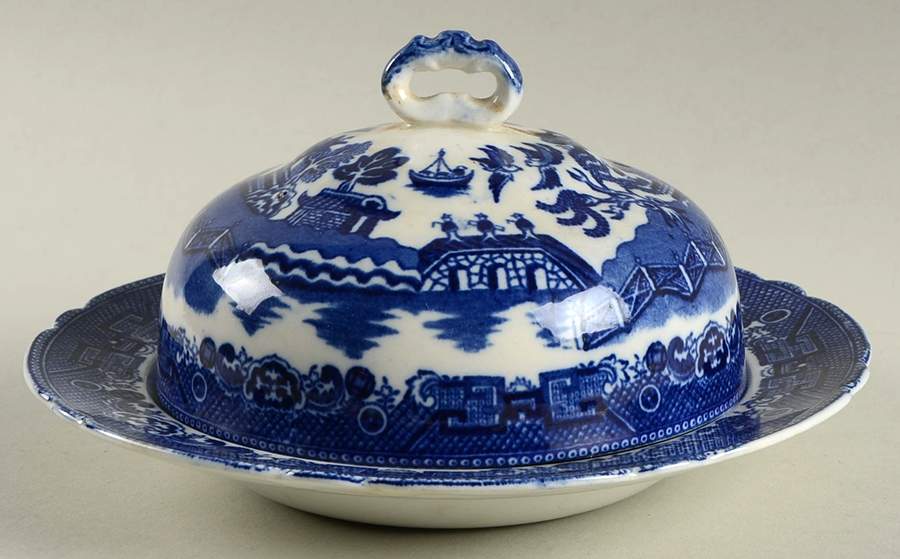Willow Blue (Scalloped) Muffin Dish & Lid by Allerton's-1