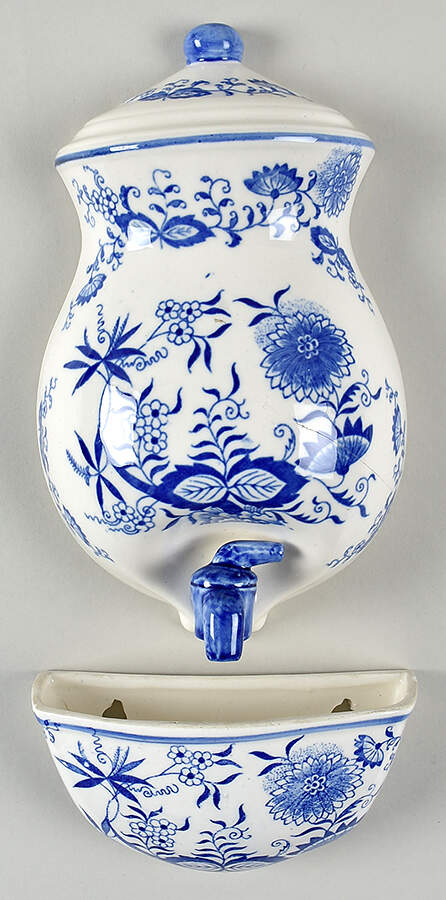 Blue Onion Fountain Wall Pocket - 2 Piece Set by Arnart-1