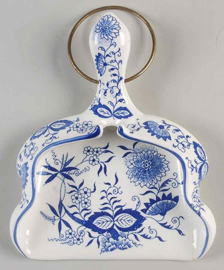 Blue Onion Dust Pan by Arnart-1