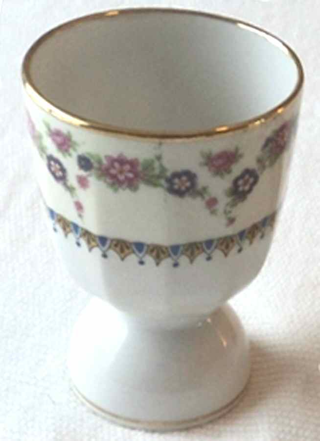 AHR319 Single Egg Cup by Charles Ahrenfeldt-1