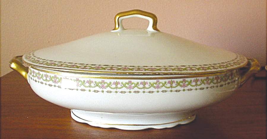 AHR350 Round Covered Vegetable by Charles Ahrenfeldt-1