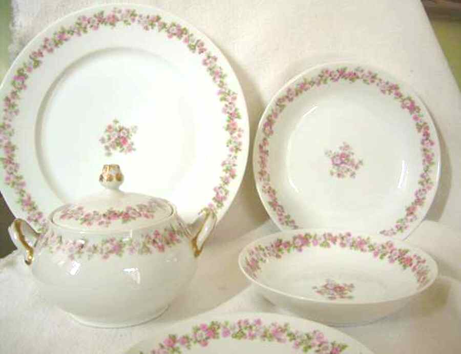 AHR366 Sugar Bowl & Lid by Charles Ahrenfeldt-1