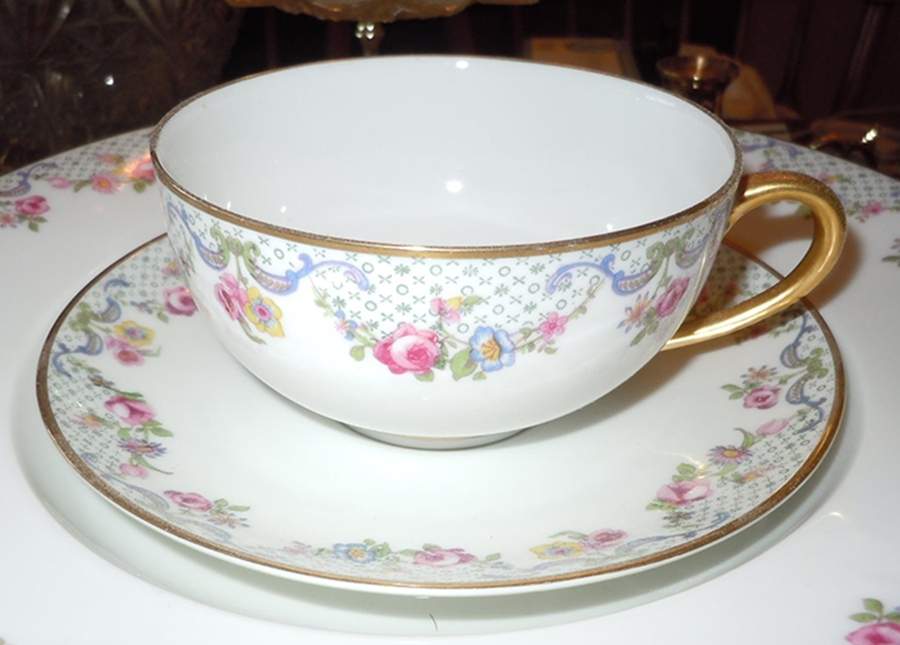 AHR389 Flat Cup & Saucer Set by Charles Ahrenfeldt-1