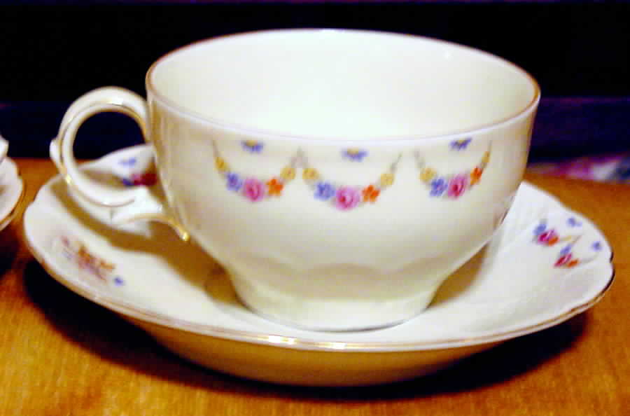 ARZ83 Flat Cup & Saucer Set by Arzberg-1