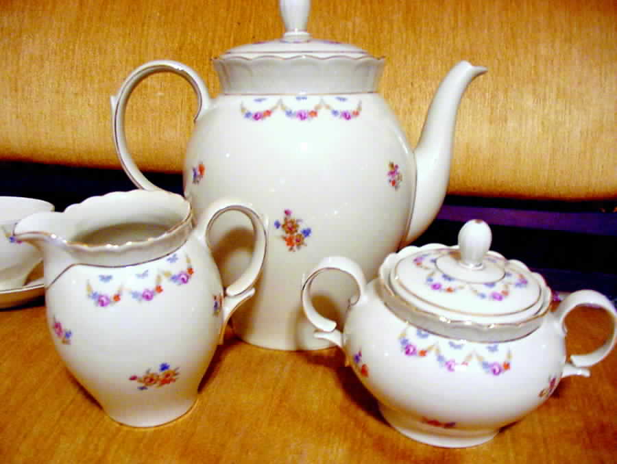 ARZ83 Sugar Bowl & Lid by Arzberg-1