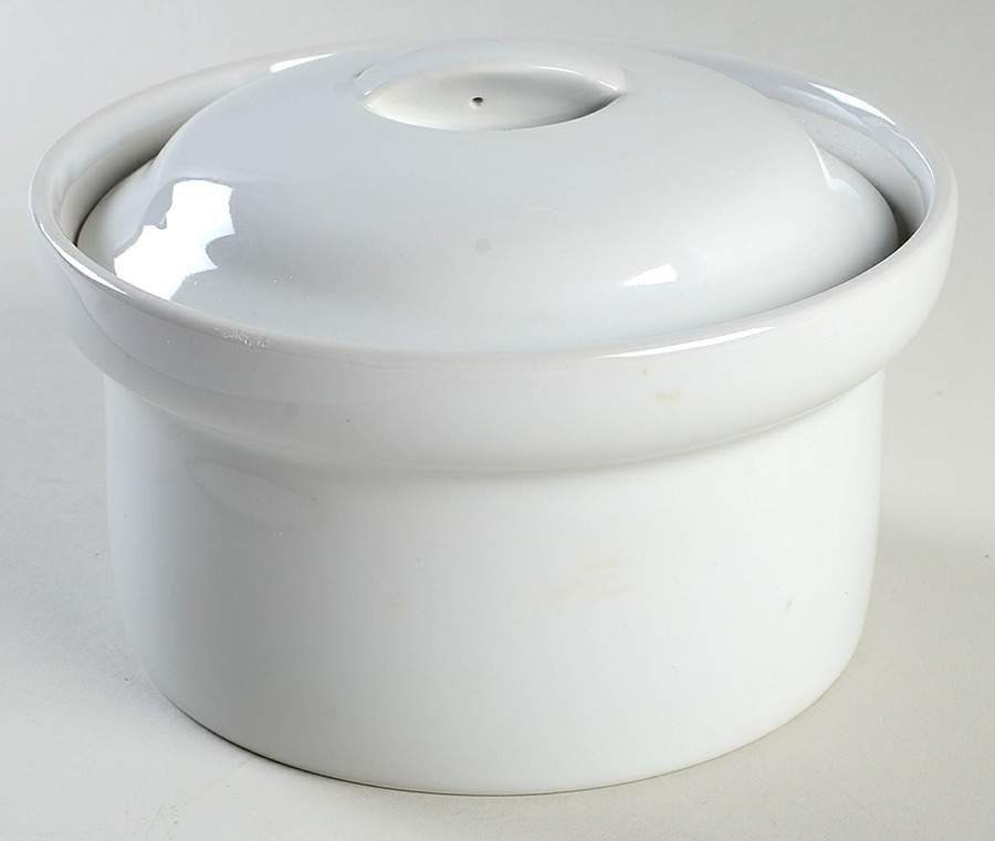 Classic Whiteware 1 Qt Round Covered Casserole by Apilco-1