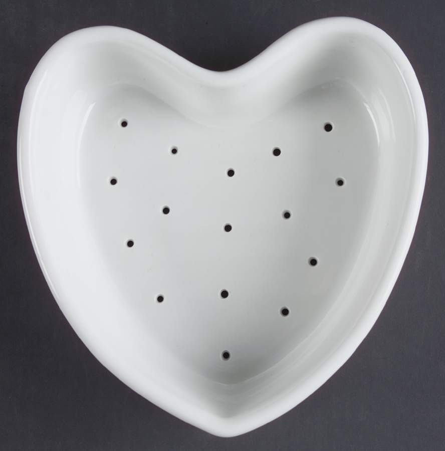 Classic Whiteware 7" Coeur A La Creme Mold by Apilco-1