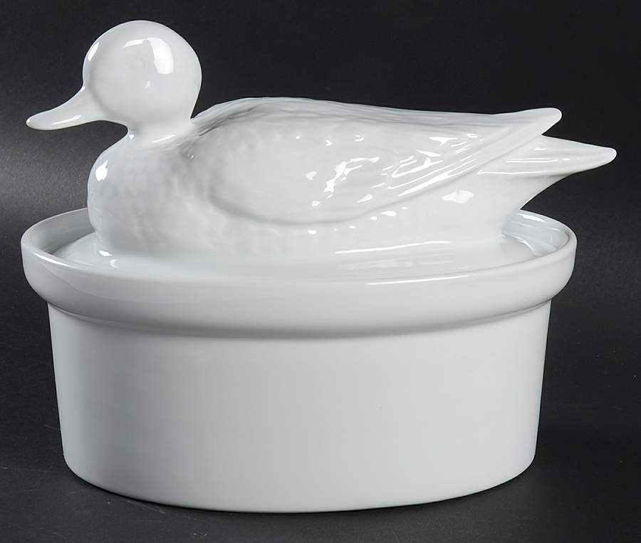 Classic Whiteware 1.5 Quart Oval Casserole & Duck Lid by Apilco-1
