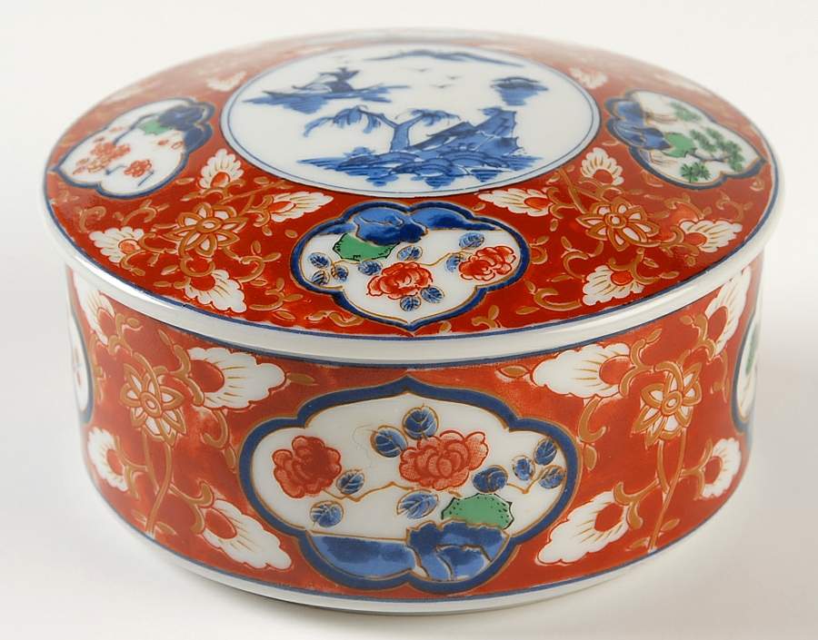 Imari 3" Round Box & Lid by Takahashi-1
