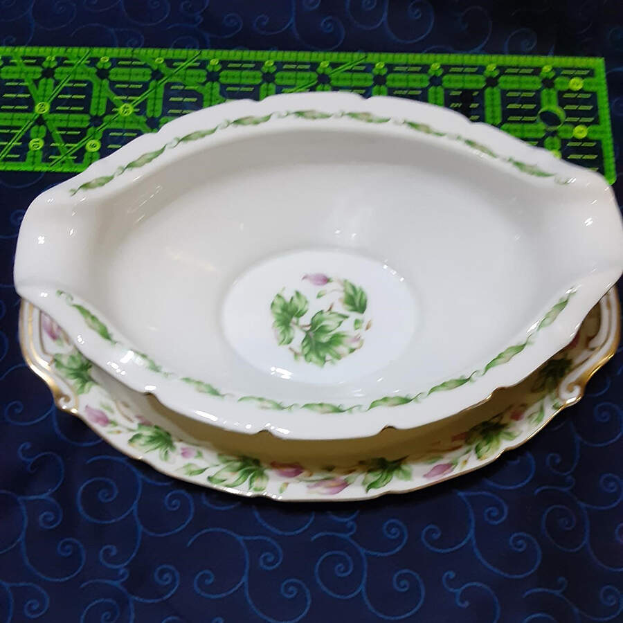 ALA18 Gravy Boat with Attached Underplate by Aladdin-1