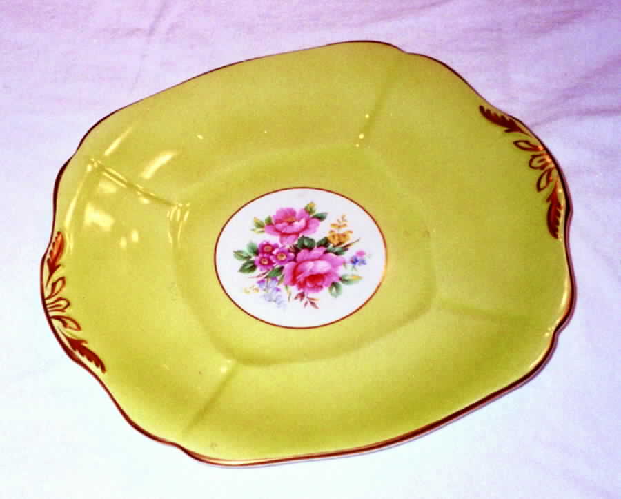 Hatfield Yellow Handled Cake Plate by Adderley-1