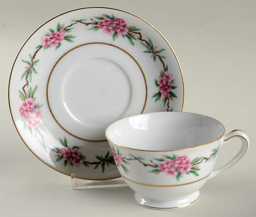 Malibu Footed Cup & Saucer Set by Aichi-1