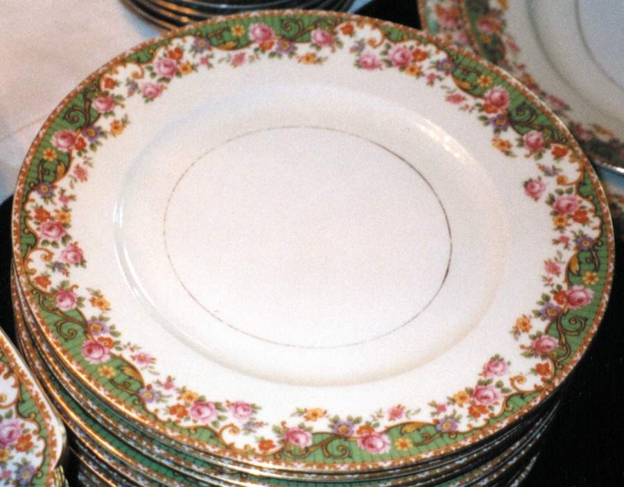 ALT258 Dinner Plate by Altrohlau-1